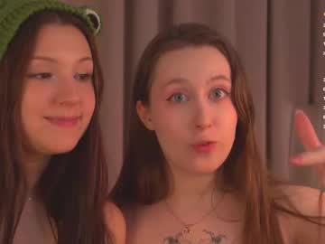 girl
        double_frouble cam image #6471310