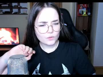 girl
        hell_hotline cam image #2115636