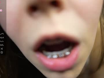 girl
        monika_youthfull cam image #6368999