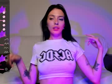 girl
        yumi_uwu cam image #1047089