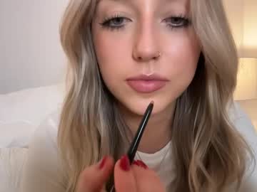 girl
        lovelyyylivyyy cam image #5048413