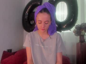girl
        angelina_new cam image #2241330