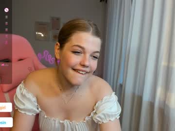 girl
        maya_blonde18 cam image #5617797
