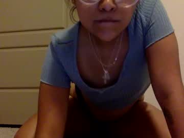 girl
        rleah832 cam image #4870368