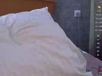 girl
        evasee cam image #6227205