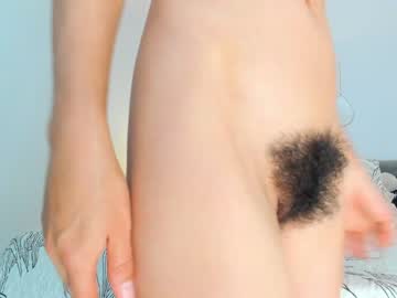 girl
        bush_woman cam image #4075765