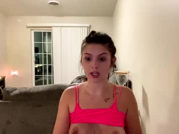 girl Nude Cam Girls Playing Games with taya_raelynn