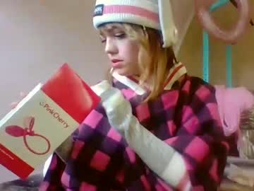 girl
        littlelabrat cam image #3501253