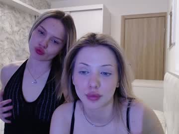 couple Nude Cam Girls Playing Games with alice_nika