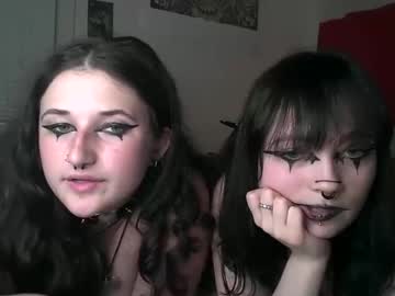girl
        kiss4p cam image #4495397