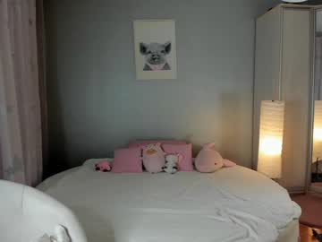 girl
        _mito_69 cam image #3775784
