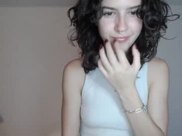 girl
        frenchava cam image #1757370