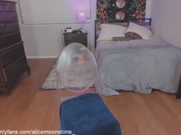 girl
        alice_moonstone cam image #55724