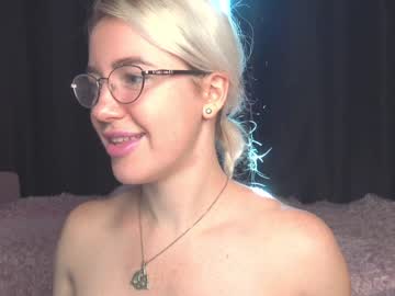 girl
        xtina__ cam image #366917