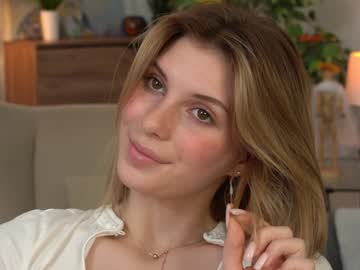 girl
        refined_style cam image #5440426