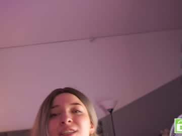 girl
        checkmypeach cam image #6886409