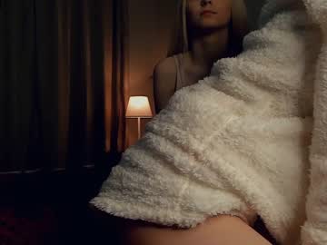girl
        point_of_love cam image #2871242