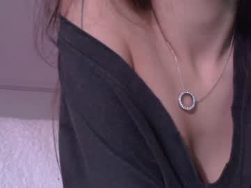 girl
        sarasuo cam image #2385346