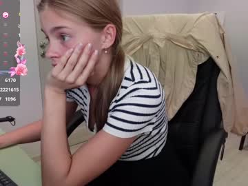 girl
        abby_laker cam image #5059556