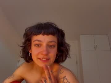 girl
        stoned_island cam image #1678208