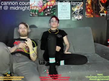 couple
        thecouchcast cam image #567702