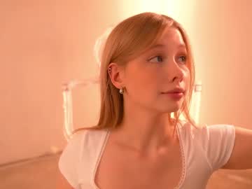 girl
        april_blush cam image #6641363