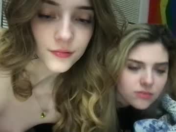 couple
        snowxbunny1228 cam image #4014354