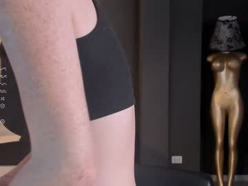 girl
        corinnerusso cam image #2732119