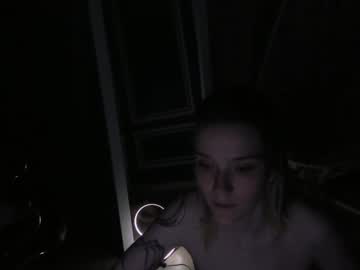 girl
        raypeach cam image #440587