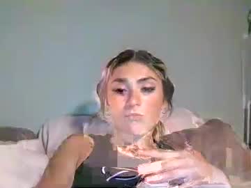 girl
        demiibear cam image #3885052
