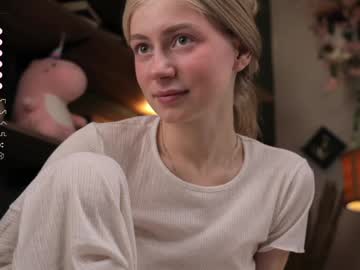 girl
        kateharrise cam image #5554635