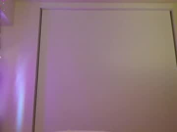 girl
        valerie_james3 cam image #6753761