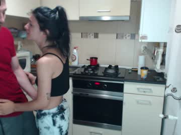 couple
        maya_and_guests cam image #1832131