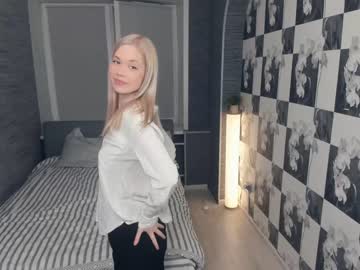 girl
        dollyady cam image #3824530