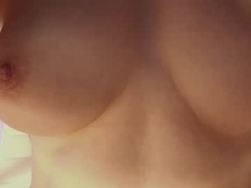 girl
        hollyextra cam image #6843224