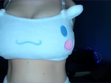 girl
        annamellis cam image #2727632