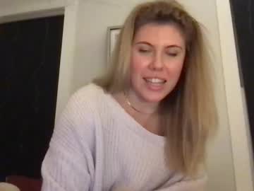 girl
        baileywest cam image #5839509