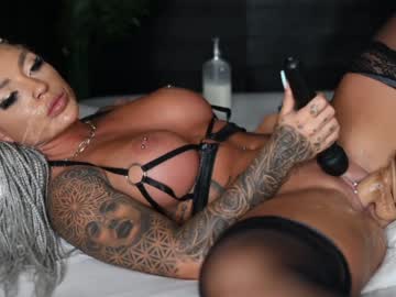 girl
        dee_waters cam image #1757349