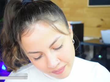 girl
        daily_stories cam image #3205249