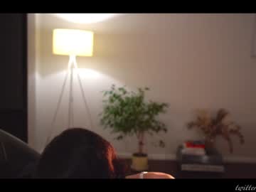 girl
        luna_ai cam image #893840