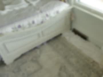 girl
        littlegreekflower cam image #3830175