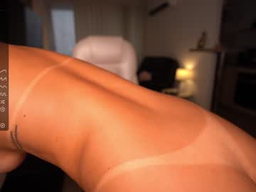 girl
        mykinkybunny cam image #3416136