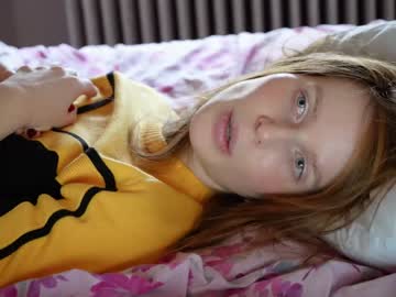 girl
        ellaa91 cam image #310333