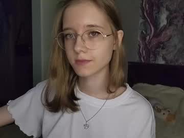 girl
        lowress cam image #6353774
