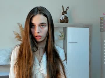 girl
        whitneyfarro cam image #4591448