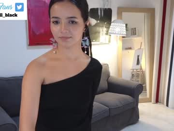girl
        raychell_black cam image #1584802