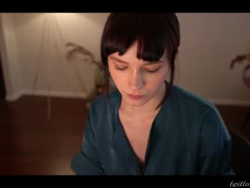 girl
        luna_ai cam image #1785050