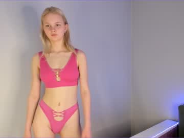 girl
        porcelain__doll cam image #1709661