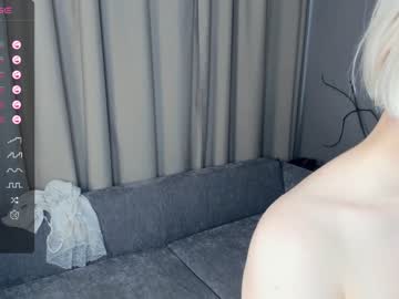 girl
        silvergloss cam image #2586711