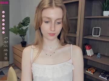 girl
        evamatthews cam image #1619691